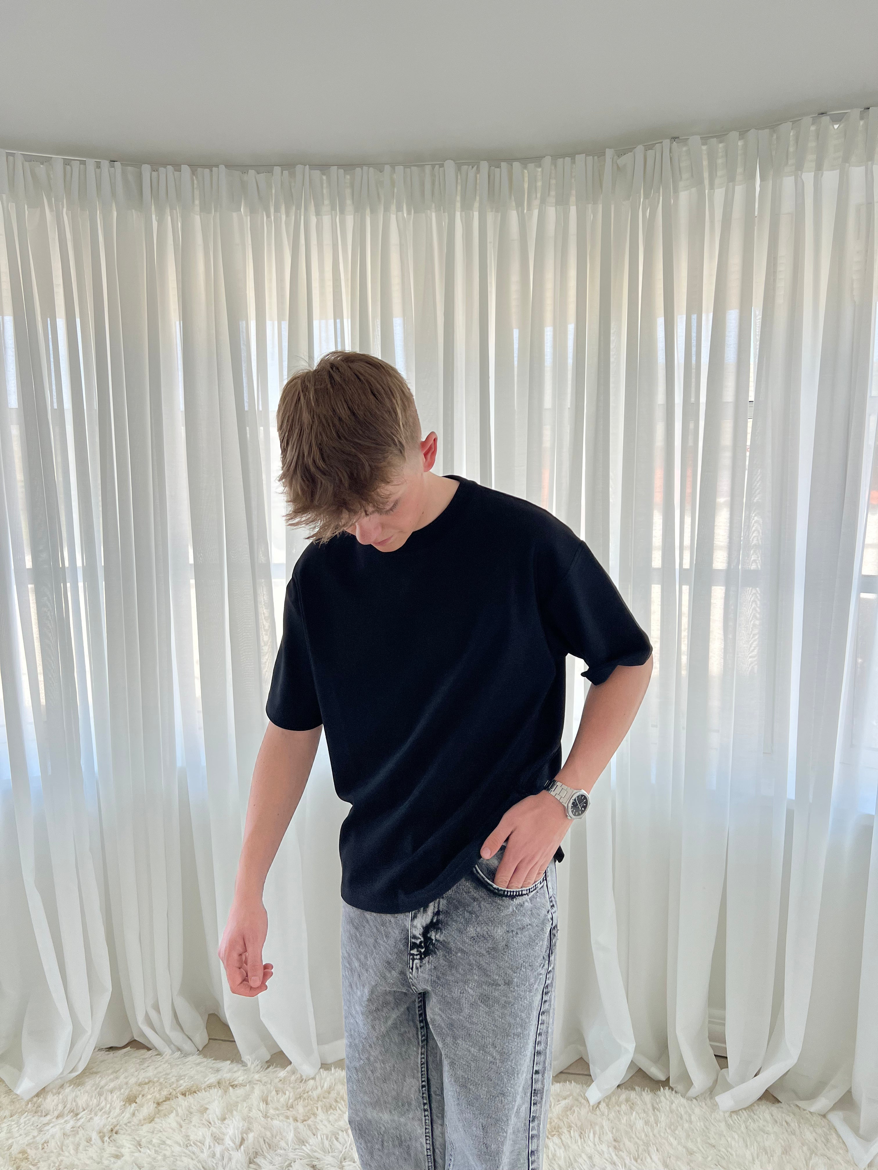 OVERSIZED T-SHIRT - SORT