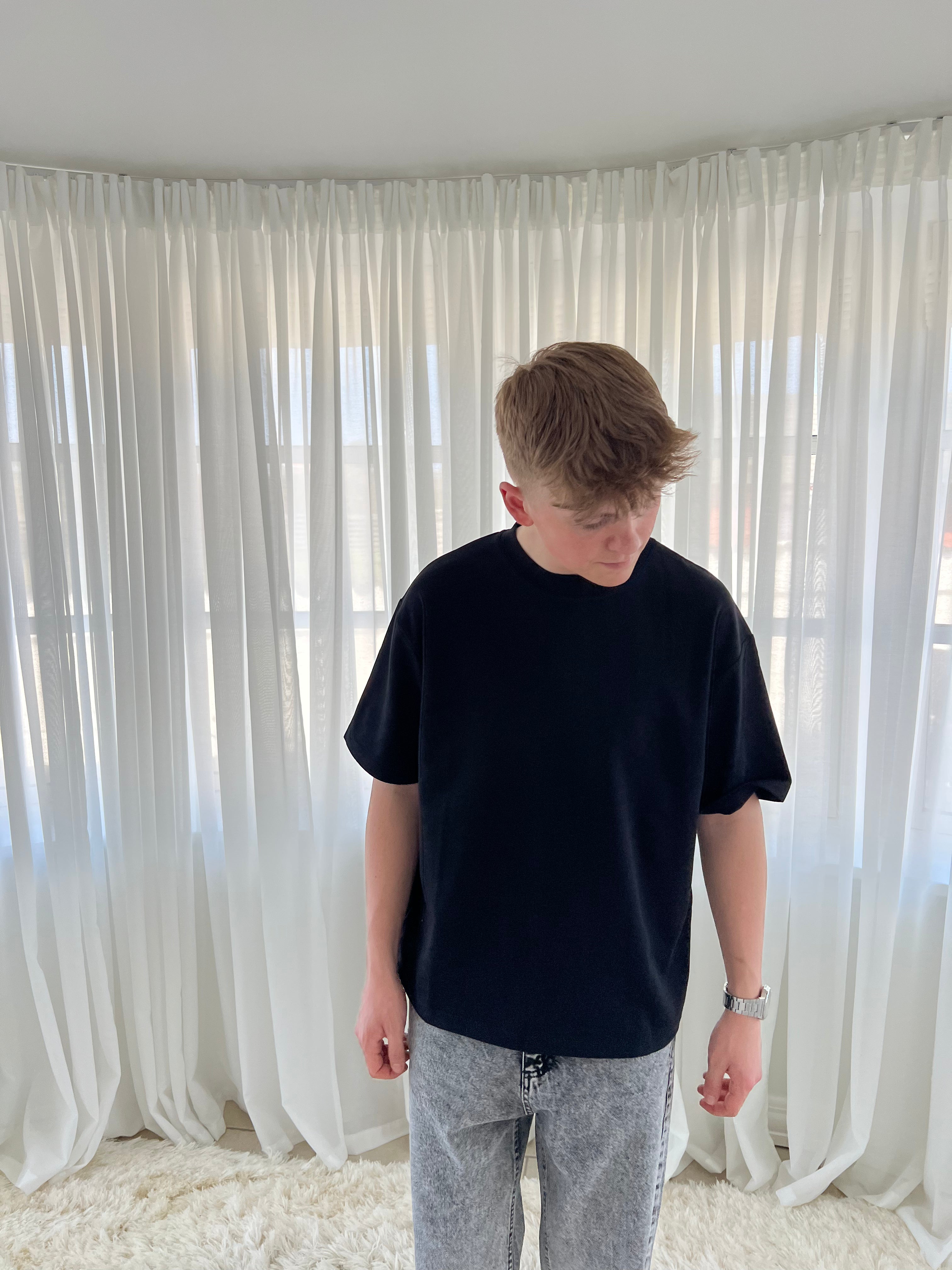 OVERSIZED T-SHIRT - SORT