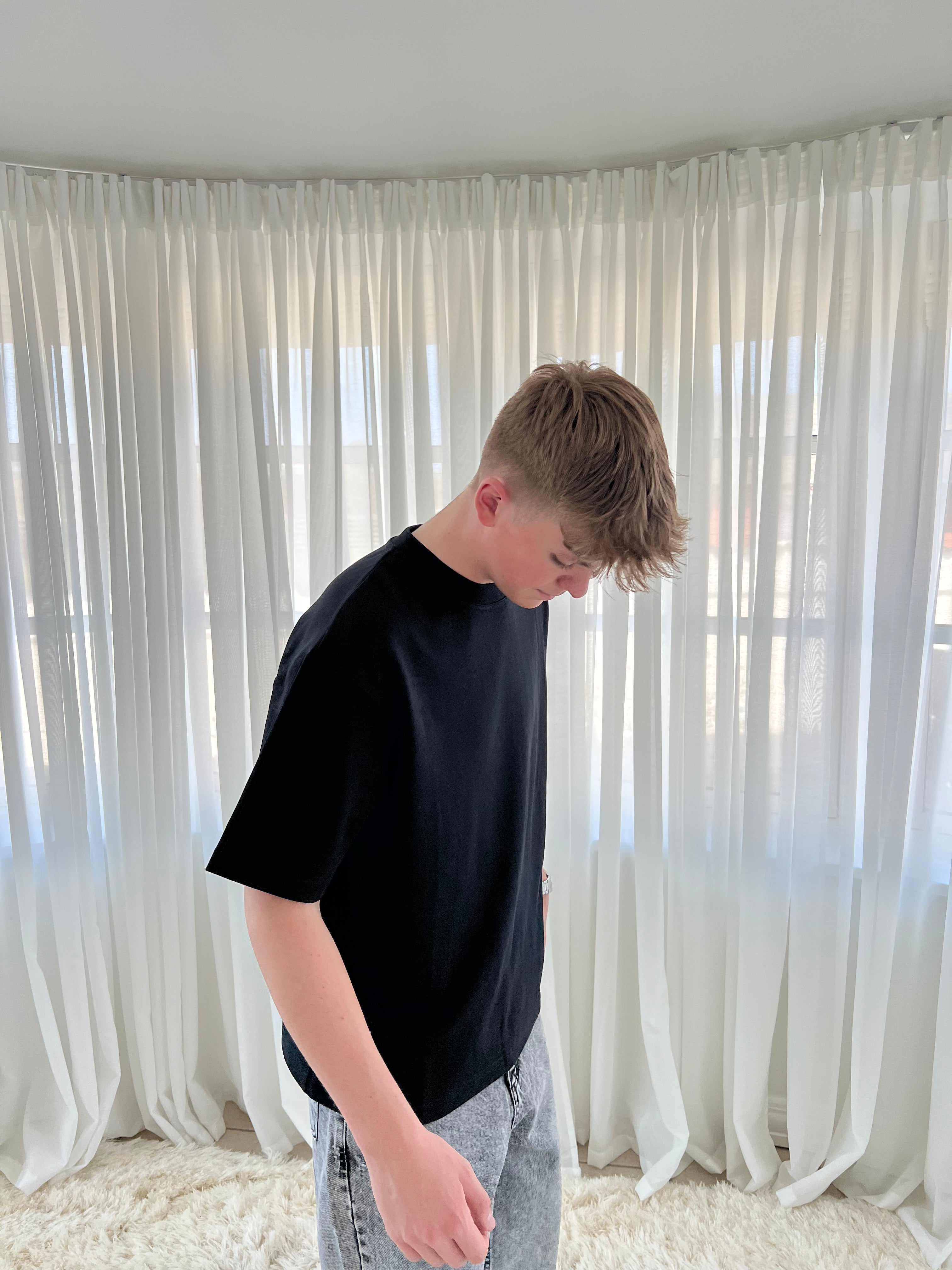 OVERSIZED T-SHIRT - SORT