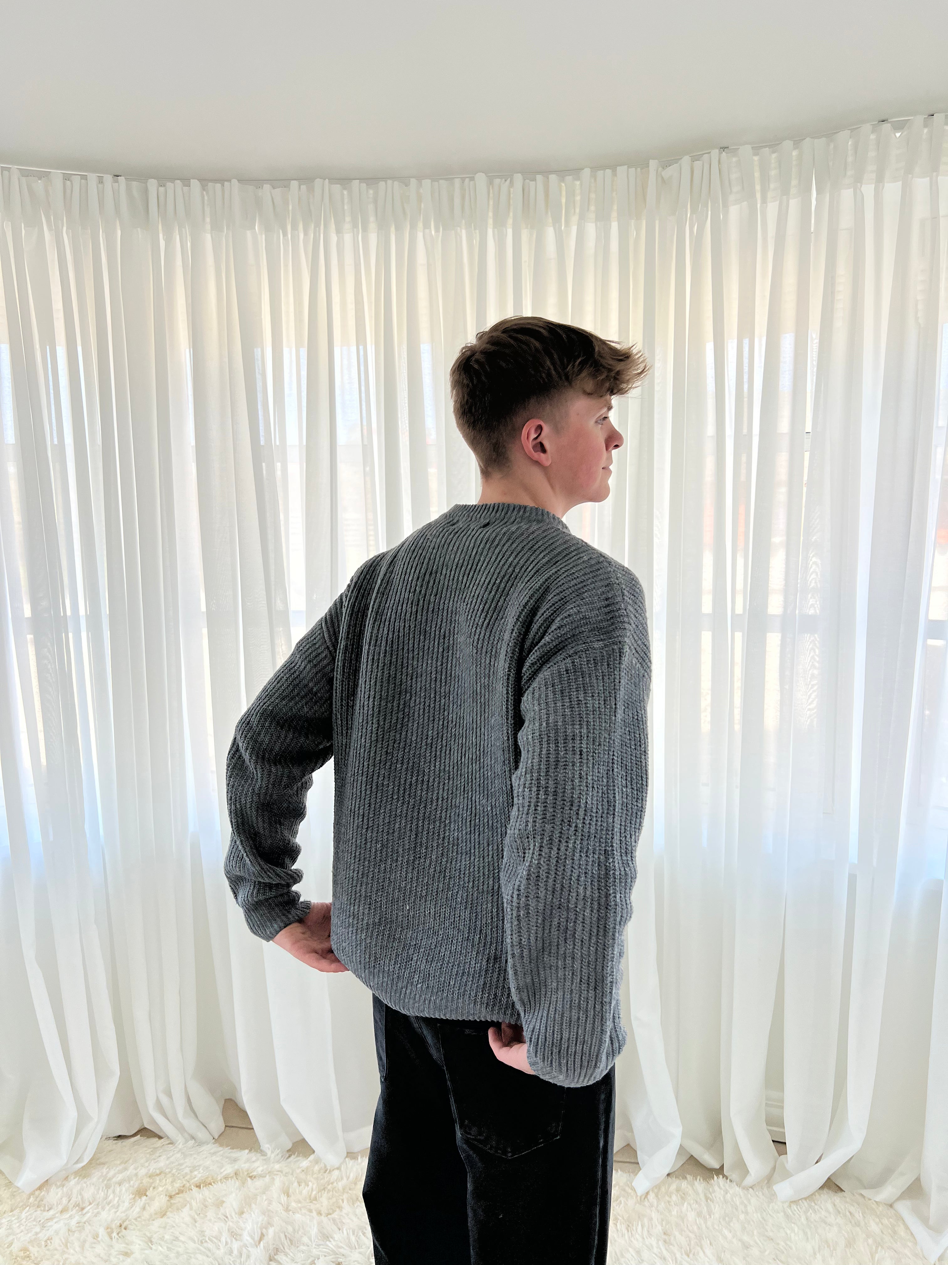 CREWNECK STRIK - GRÅ