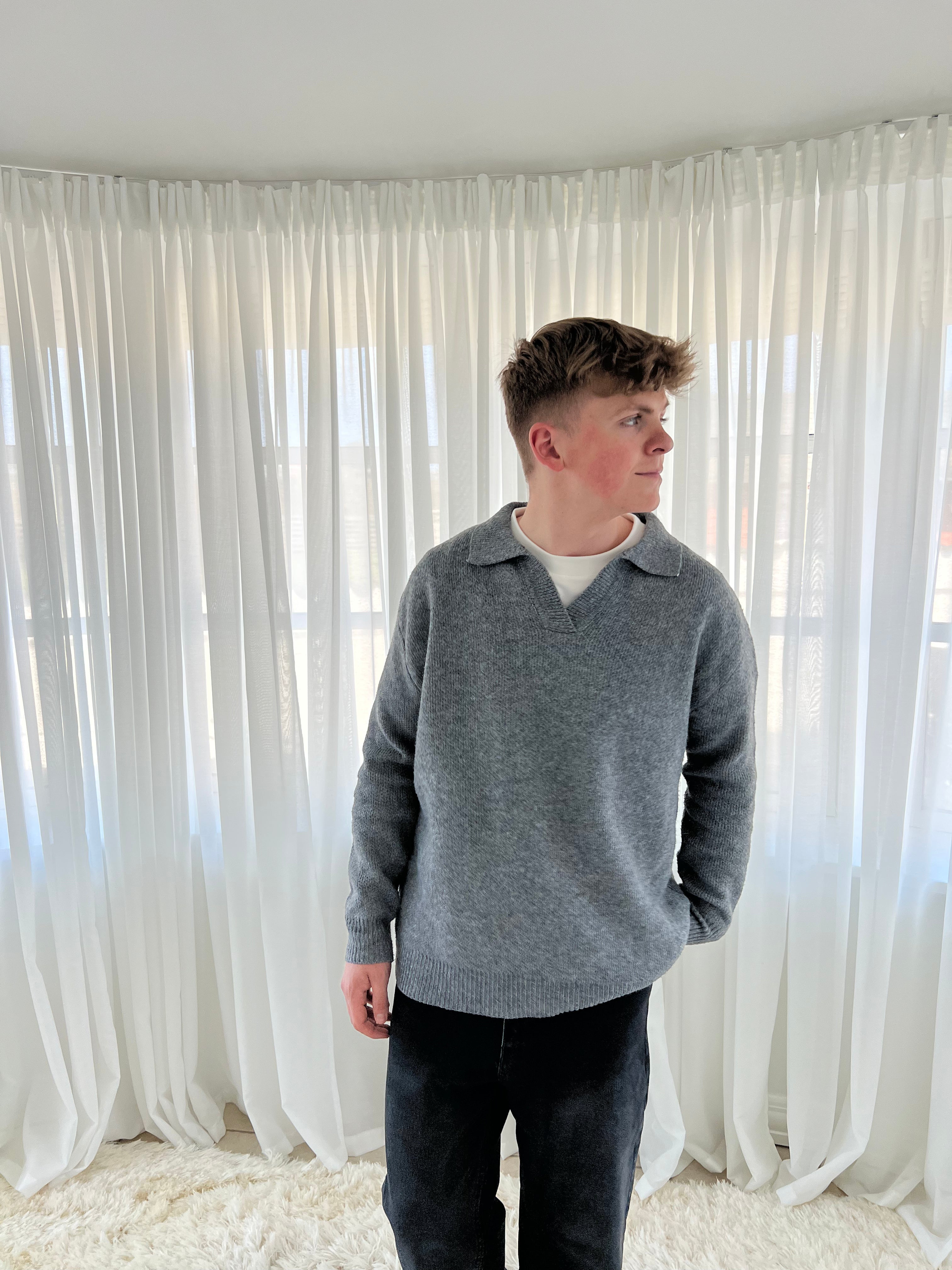 OVERSIZED SWEATER