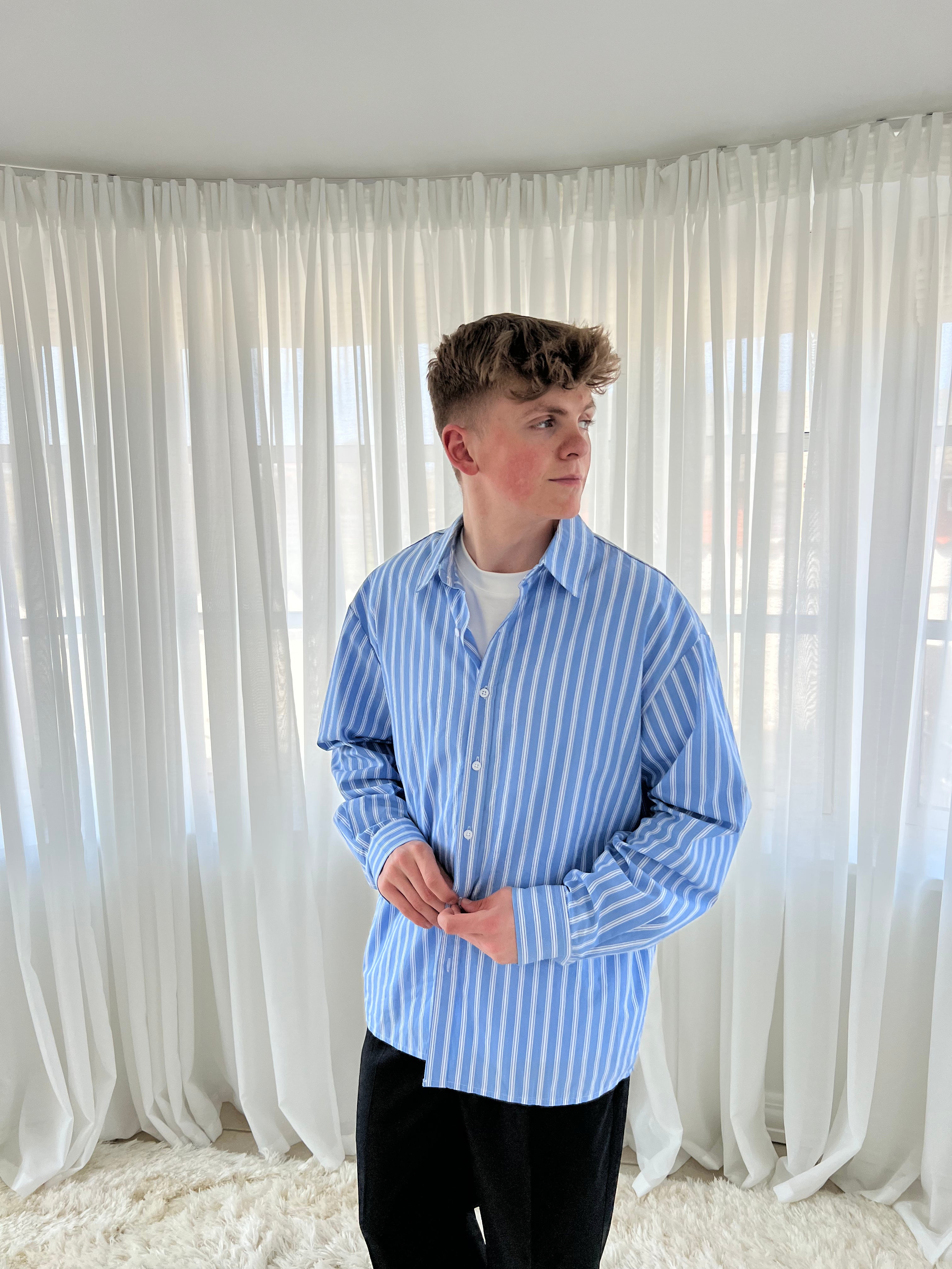 WIDE SHIRT - LYSEBLÅ