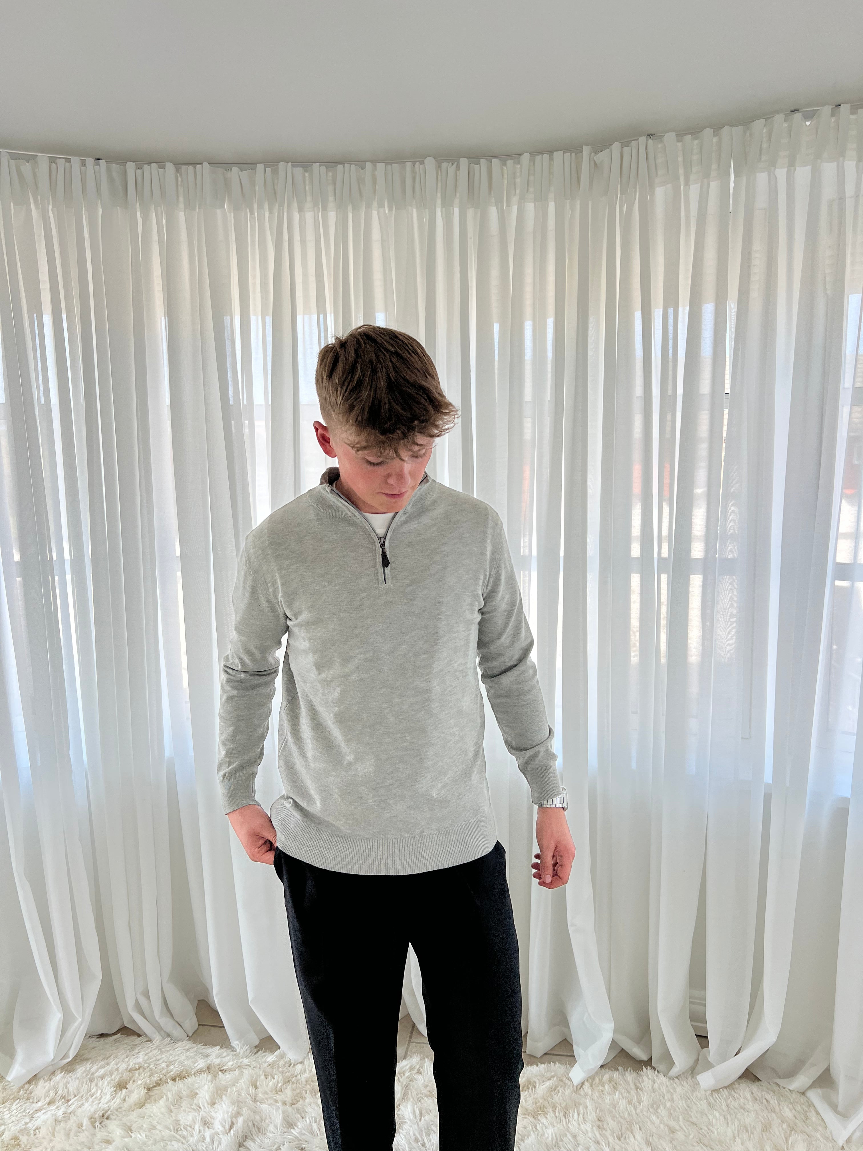 HALF-ZIPPER - GRÅ