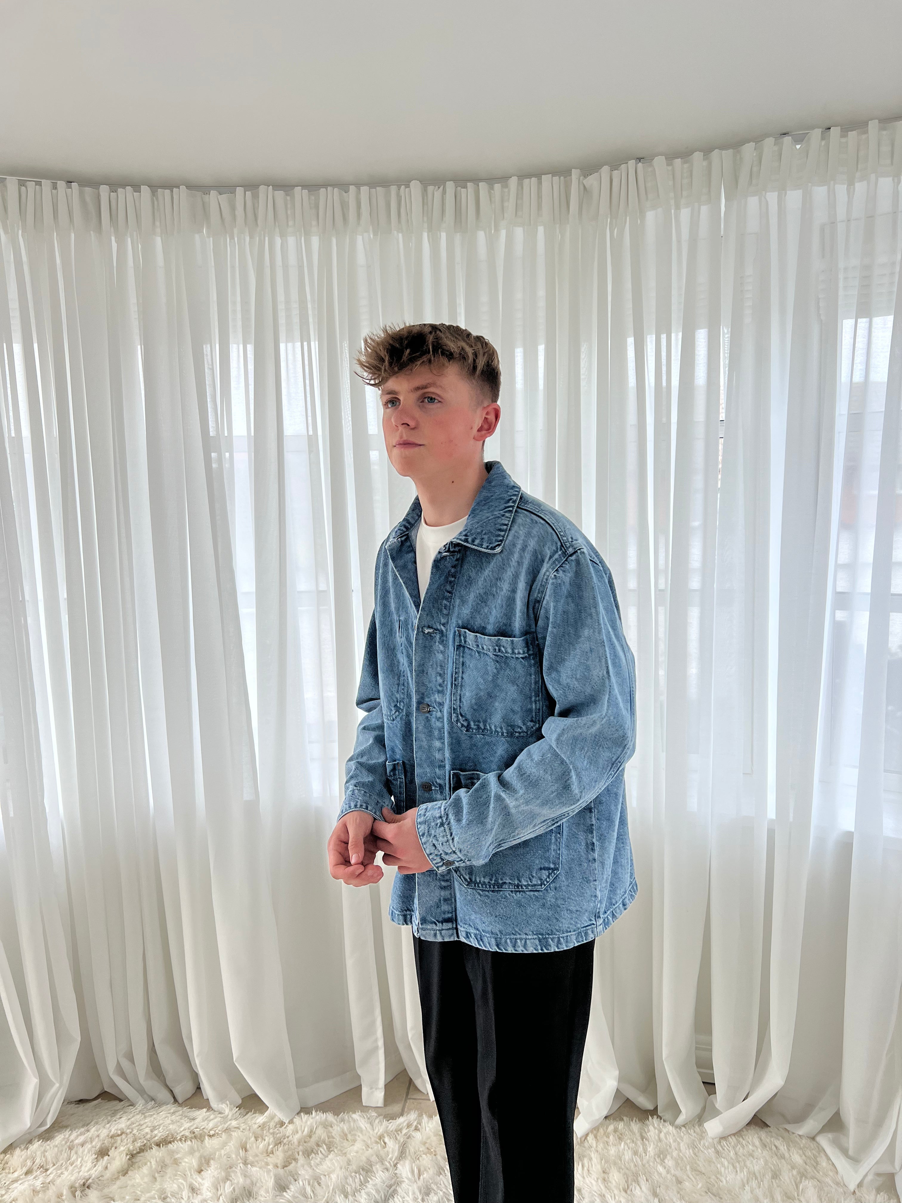 OVERSIZED DENIM JACKET