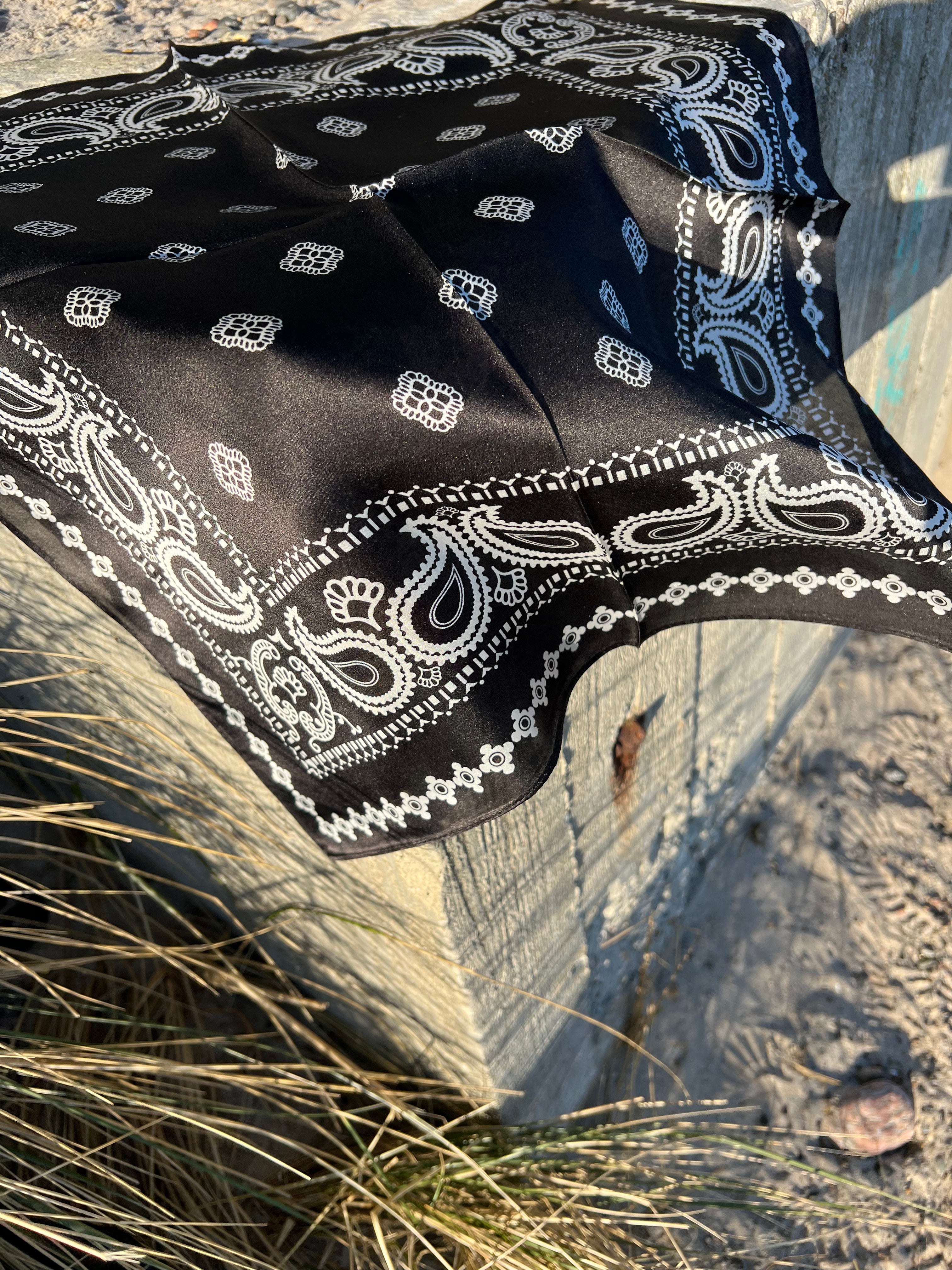 SILKETØRKLÆDE - SORT