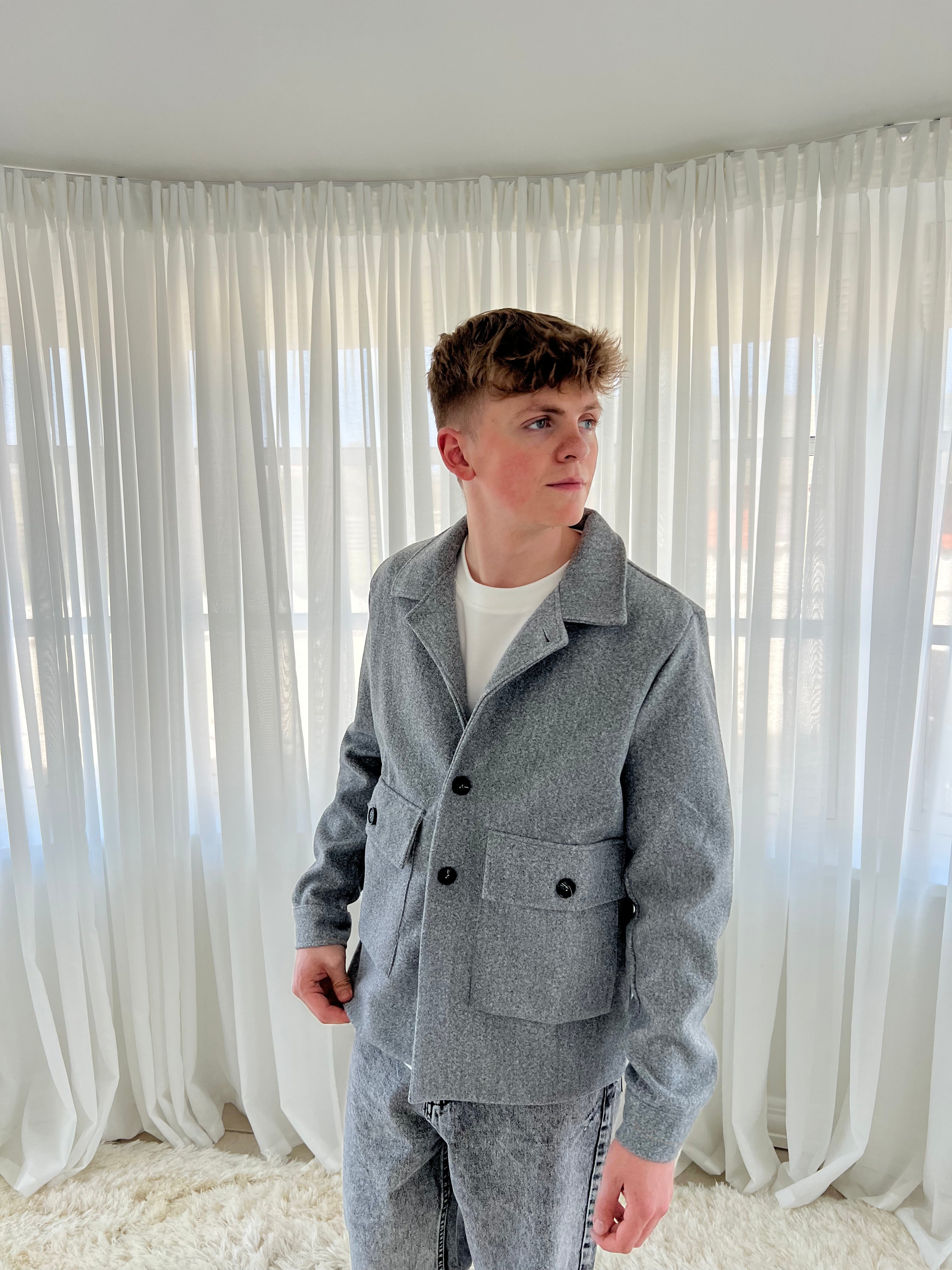 SHORT COAT