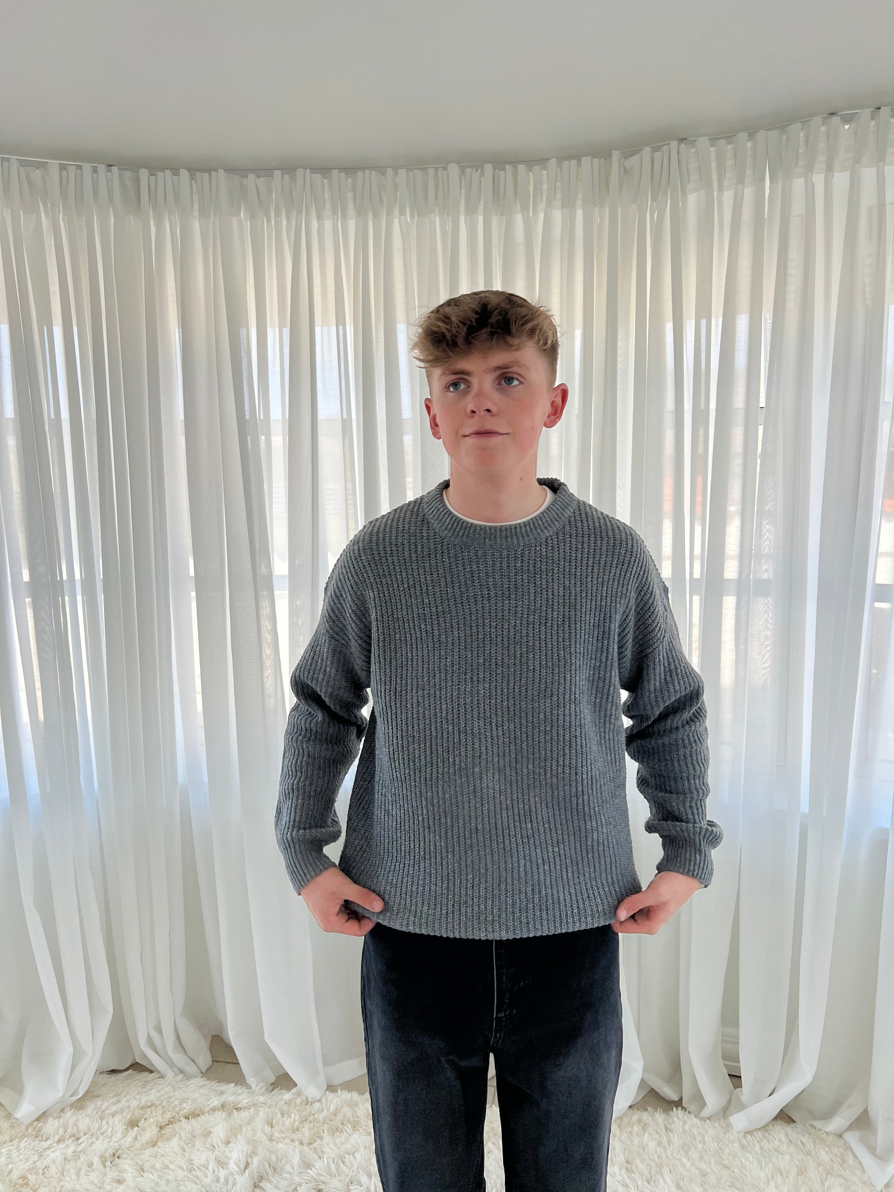 CREWNECK STRIK - GRÅ