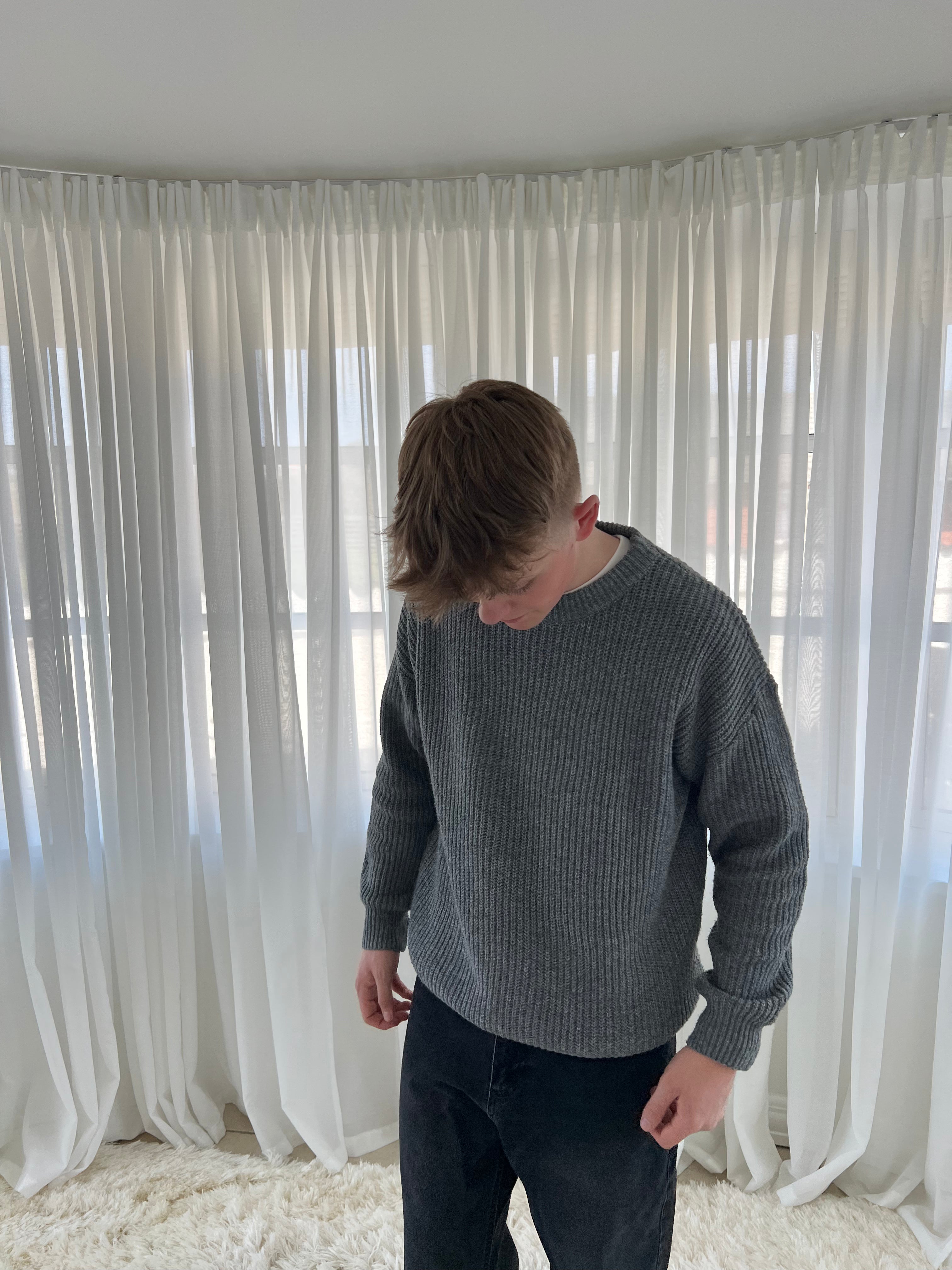 CREWNECK STRIK - GRÅ