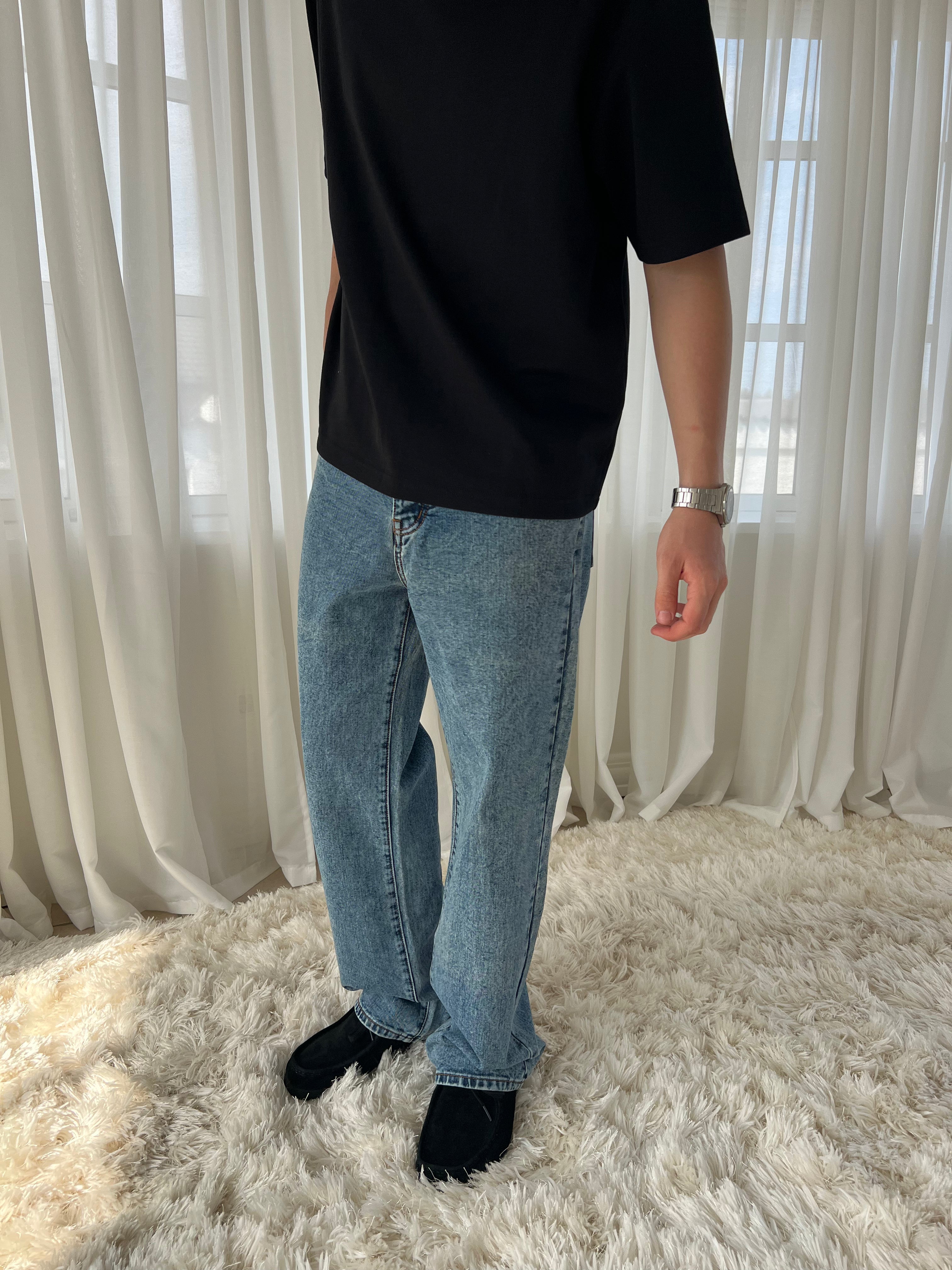 STRAIGHT DENIM