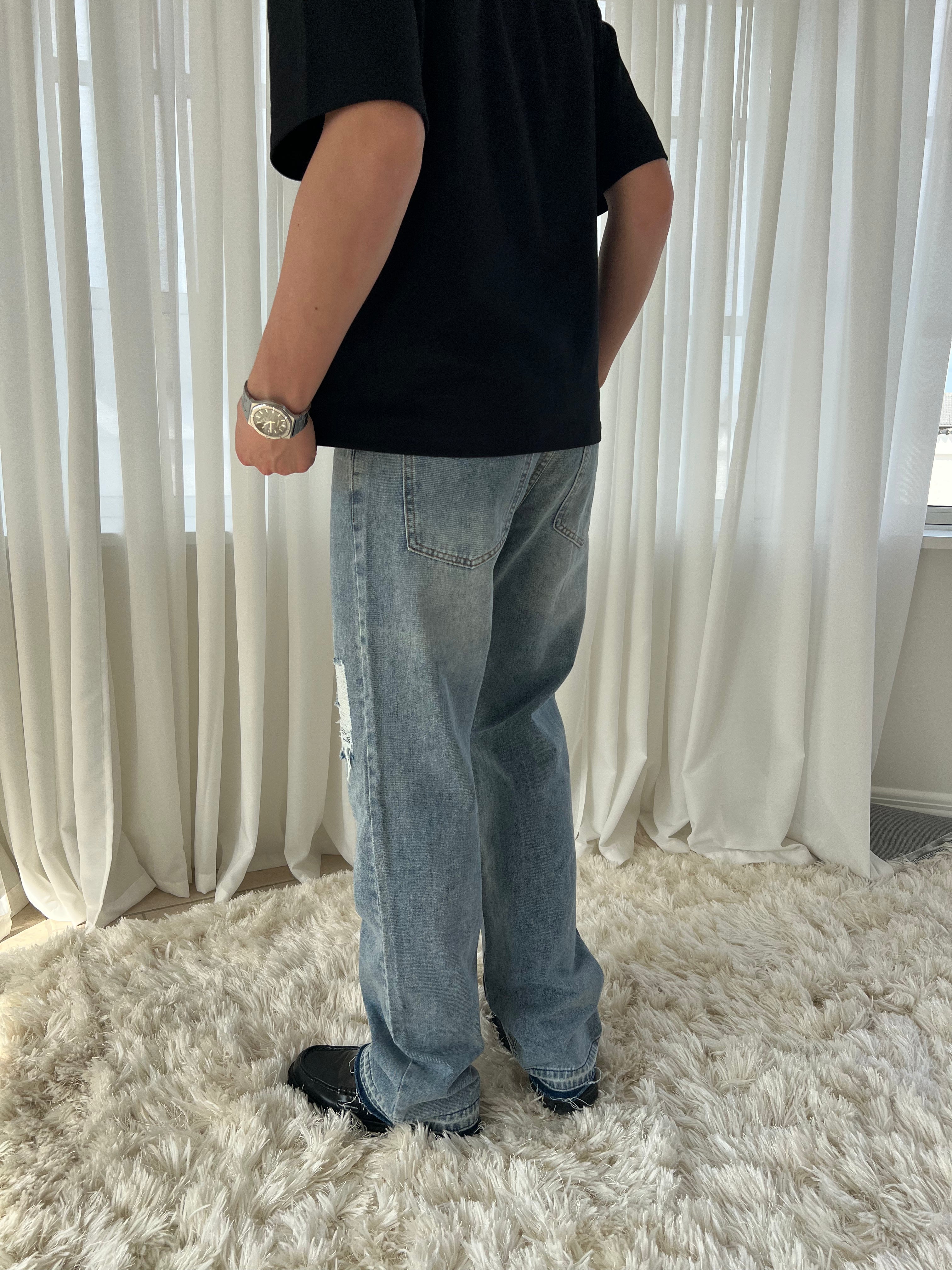 RIPPED DENIM